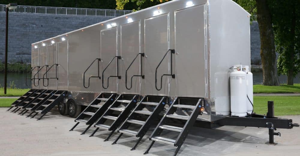 Managing Restroom Facilities at Outdoor Music Festivals: Tips for Event Organizers