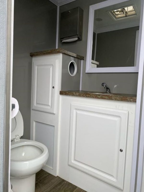 Restroom trailer
