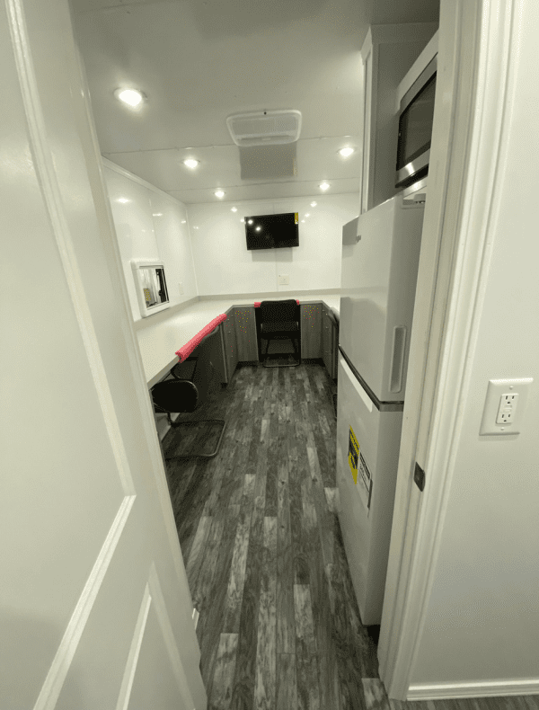 2025 - 21ft COH Self Contained office Trailer with Bathroom - Image 3