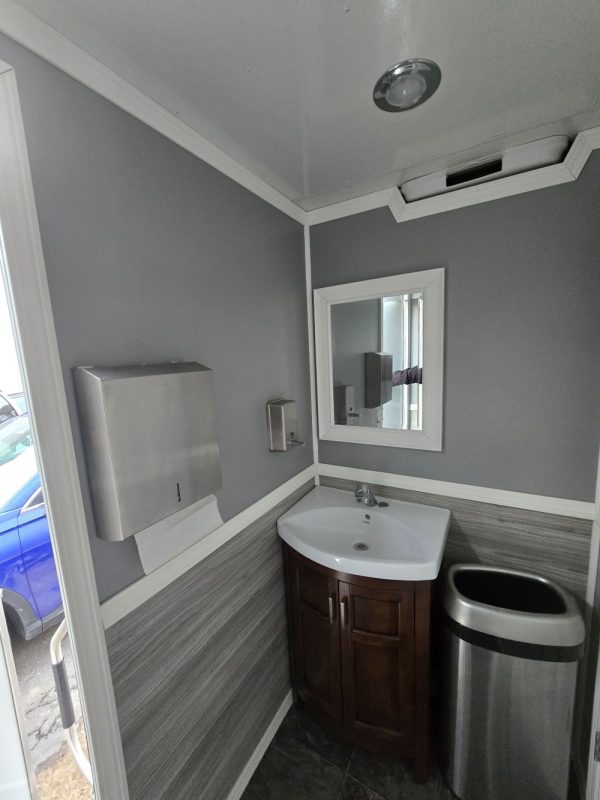 2020 5 Station Semi-Private Restroom Trailer - Image 5