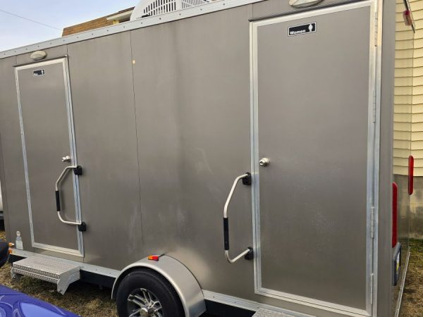 2020 5 Station Semi-Private Restroom Trailer - Image 2