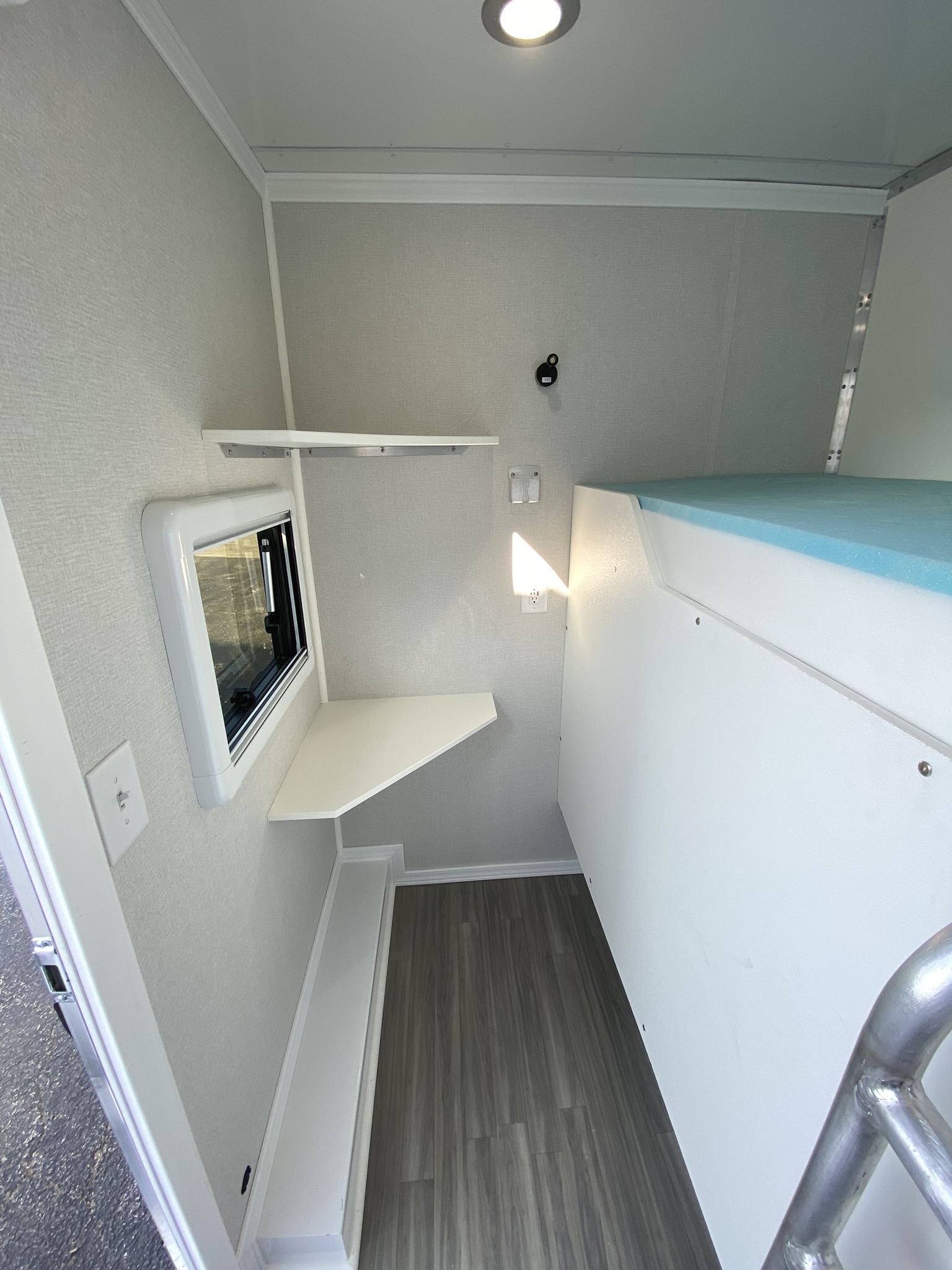 8 Person Private Room Bunk Sleeper Trailer