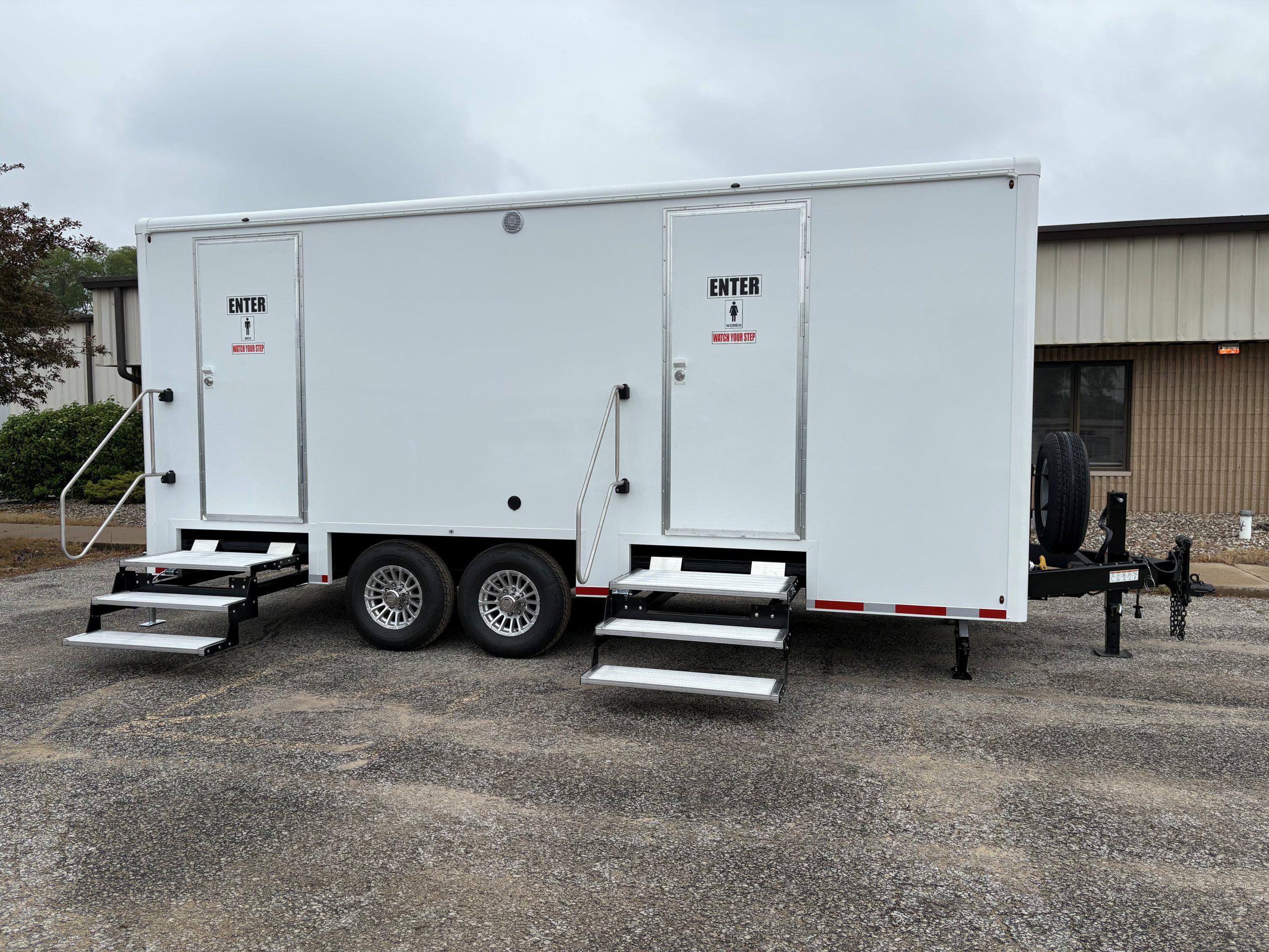 NRT-620 Public – 720 gallon waste tank, 4 season package