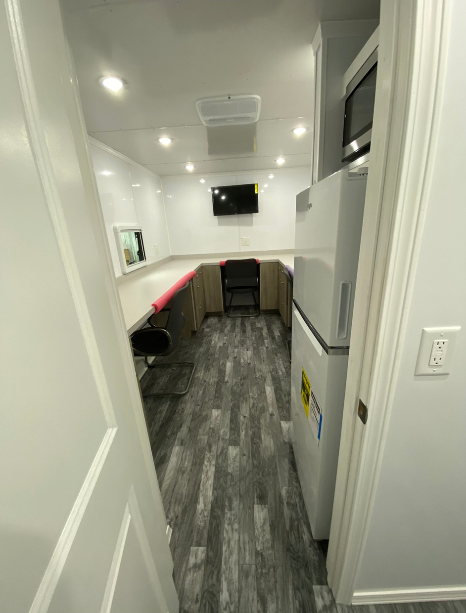 2025 – 21ft COH Self Contained office Trailer with Bathroom
